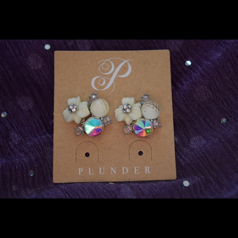 Plunder Farrah earrings NWT